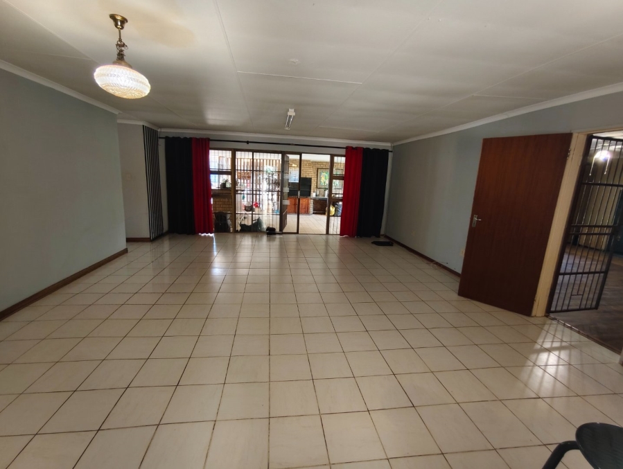 To Let 3 Bedroom Property for Rent in Uitsig Free State